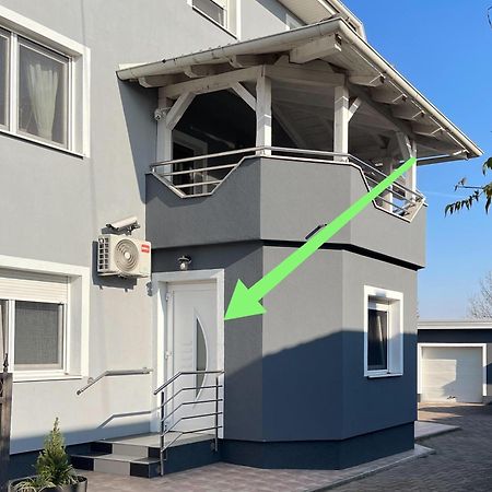 4 Stars Rooms Near Airport Scitarjevo Luaran gambar