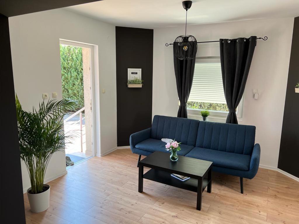 4 Stars Rooms Near Airport Scitarjevo Luaran gambar
