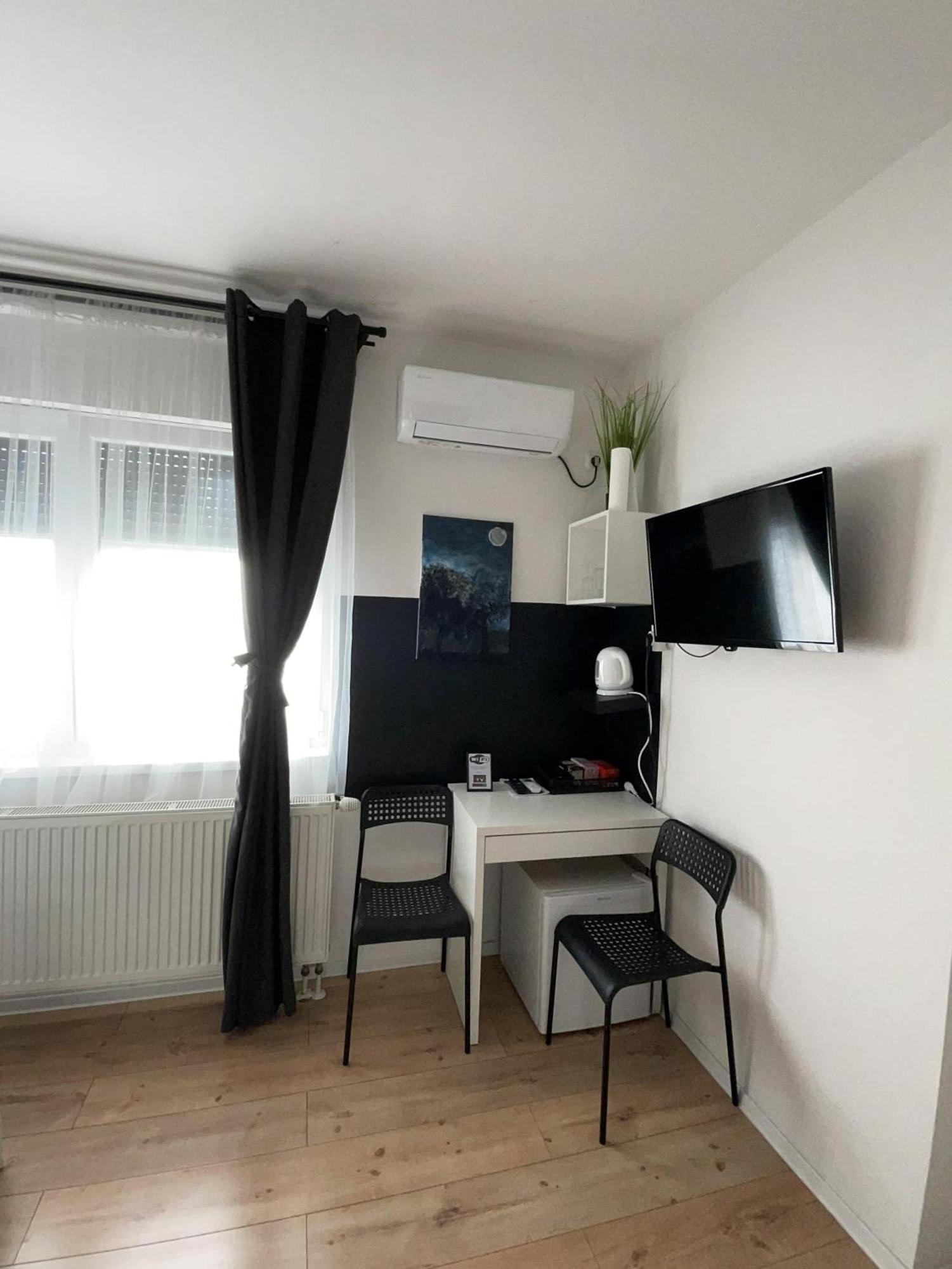 4 Stars Rooms Near Airport Scitarjevo Luaran gambar